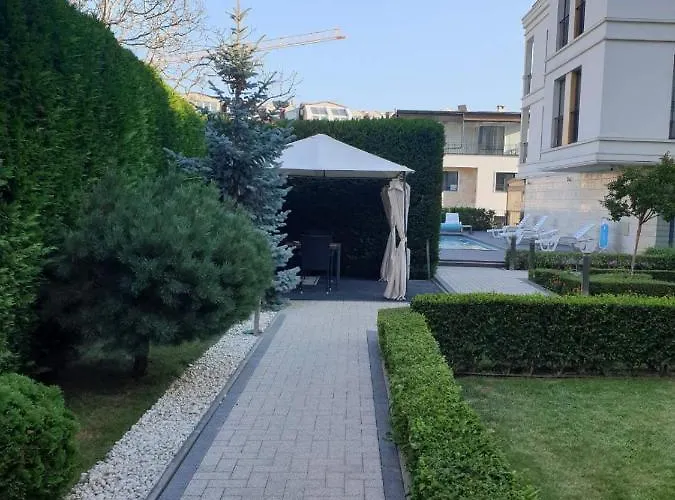 Evergreen 1 Apartment