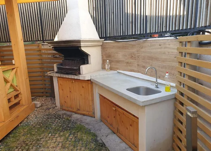 Evergreen 1 Apartment