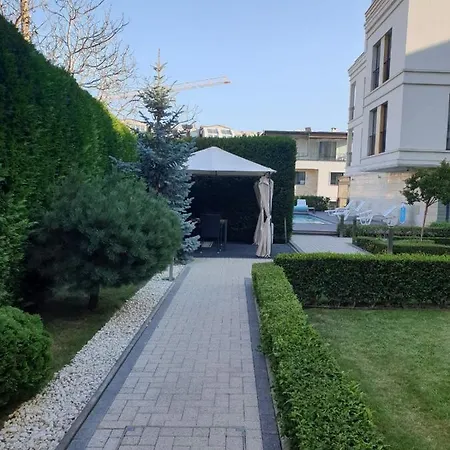 Evergreen 1 Apartment