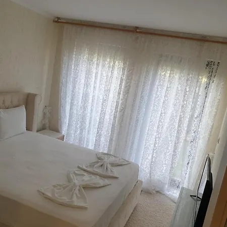 Evergreen 1 Apartment